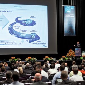Faserverbundleichtbau: Faserverstärkte Thermoplaste ließen auf der ITHEC 2012 ihr Potenzial aufblitzen. Dort konnten sie aufgrund der vielfältigen Verarbeitbarkeit und des Leichtbaupotenzials glänzen.