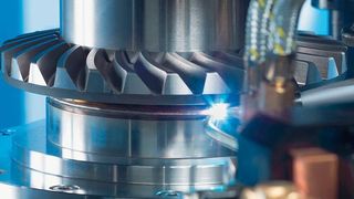 Ein klassischer Anwendungsfall: Das Fügen von Differentialen mit einem Teller- oder Stirnrad mittels Laserschweißen. (Emag Lasertec)