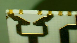 HF-Module mit Kantenkontakten aus halbierten Durchkontaktierungen für die Board-on-Board-Verbindungstechnik (Archiv: Vogel Business Media)