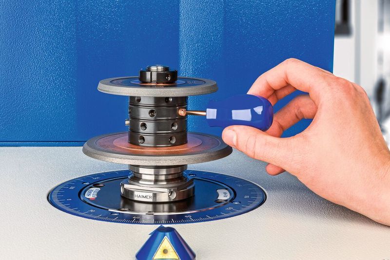 Wuchten ist kein Mysterium, sagt Haimer: Mit der Anlage Tool Dynamic und entsprechenden Schleifscheibenaufnahmen sowie speziellen Schwermetallschrauben dauere der Wuchtprozess nur wenige Minuten. (Haimer)