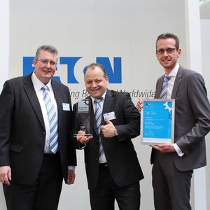 Der Drezahlstarter vereint die Vorteile von Motorstarter und Frequenzumrichter zur Ansteuerung und zum Schutz von Elektromotoren. Er lässt sich so einfach handhaben wie ein Motorstarter, bietet aber gleichzeitig die Möglichkeit der variablen Drehzahlregelung.