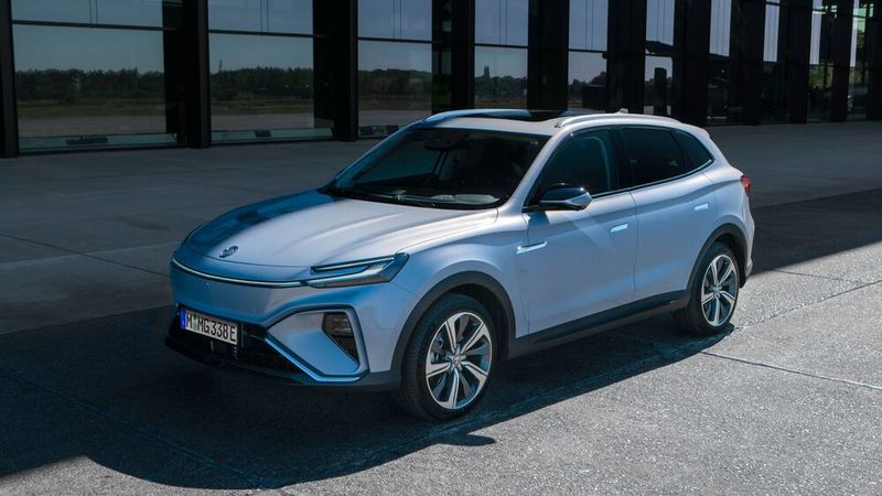 In der Topversion für rund 50.000 Euro wird der Marvel beim Marktstart im Herbst von drei Elektromotoren angetrieben. (Bild: MG)