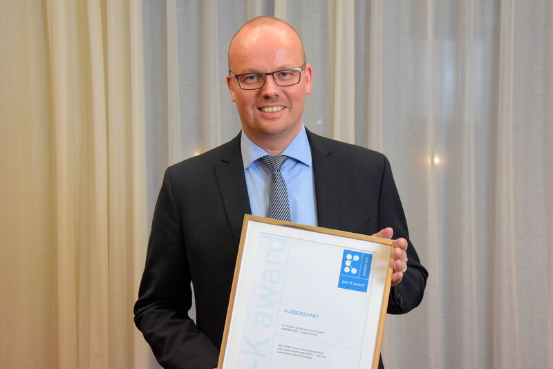Die fm Kunststofftechnik GmbH mit Bernd Niemann erhielt einen pro-K award für die ausgefuchste und lebensrettende Notfallstation namens „help“. (pro-K)