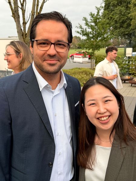 Das Toshiba-Team, im Bild Milutin Savic und Ayumi Kitano, war von Anfang an als Hersteller mit an Bord. (Bild: Vogel IT-Medien GmbH)