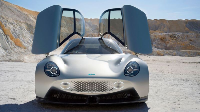 Die grifflosen Türen des EV Sport 01 öffnen nach oben und vorne. (Bild: AIM)
