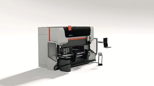 Die «Xpert Pro» mit den neuen Features Verschiebetisch, zweiter Bildschirm, Servo Dynamic und Handrad.(Bild:  Bystronic)