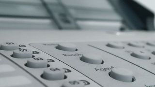 Man kann es kaum glauben, aber in vielen Firmen ist das Fax-Gerät immer noch zuhause und wird tatsächlich regelmäßig genutzt.  (Bild: gemeinfrei© Klaus Aires)