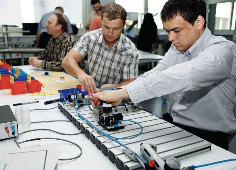 Das Planspiel demonstriert den Teilnehmern dabei anhand eines Produktionsprozess, wie Lieferungen effizient abgewickelt und die Produktion gesteigert werden kann (Archiv: Vogel Business Media)