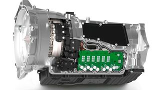 Bei der vierten Ausgabe seiner Achtgangautomatik setzt ZF voll auf Elektrifizierung. (ZF)