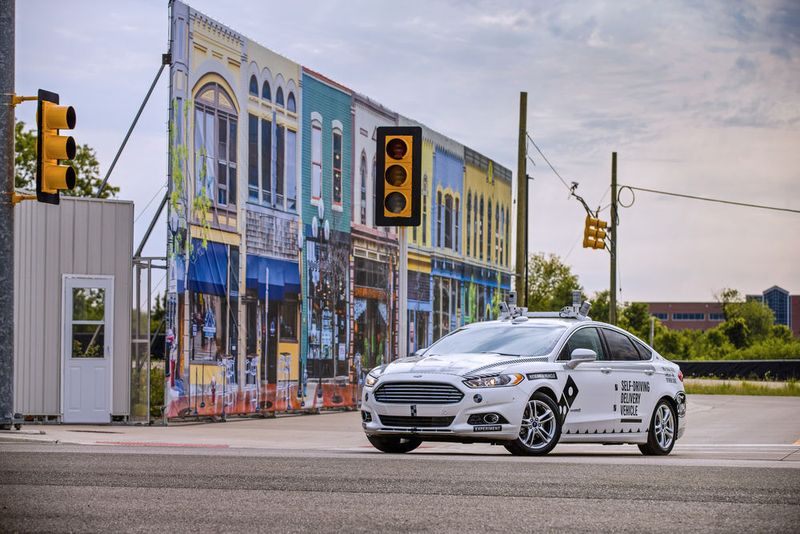 Vor der Einführung in Ann Arbor hat Ford den Dienst in „Mcity“ – dem Testlabor für autonomes Fahren der University of Michigan – erprobt. (Ford)