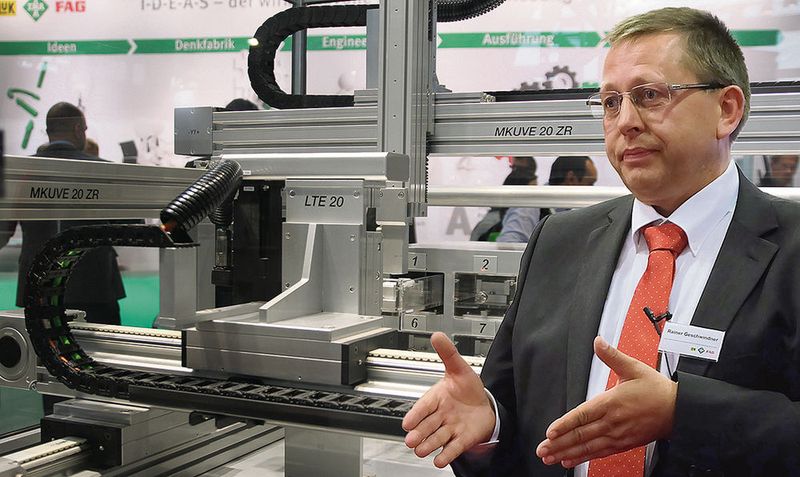 Rainer Geschwindner stellte das neue Konzept vor: Mit ausgewählten Partnern will Schaeffler neue Märkte erschließen und langfristig wachsen. (Bild: Michel - Collage)
