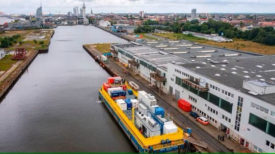 Um grünen Wasserstoff noch effizienter zu gewinnen, testen Forscher aus Bremerhaven derzeit, ob das nicht mit einer Plattform direkt im Meer zu erreichen ist ...(Bild:  dpa)