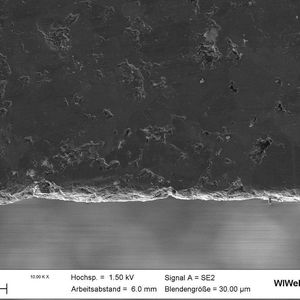 (Bild Scheibenerodierte Probe)---- Bei der Laserbearbeitung der Werkzeuge wird die Standzeit der Werkzeuge auf das...