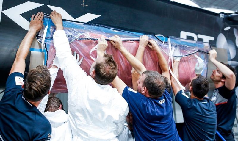  (Lload Images / Land Rover BAR)