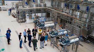 Im neuen Flottweg Process Center werden kundenspezifische Trennverfahren unter realistischen Bedingungen getestet und optimiert. (Bild: Flottweg)