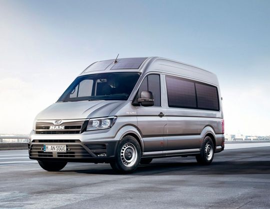 Der elektrisch angetriebene Transporter eTGE von MAN ist prädestiniert für die Integration eines Photovoltaiksystems. Zusammen mit Sono Motors will das Unternehmen das jetzt anpacken.(Bild:  MAN Truck & Bus)
