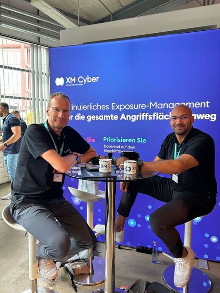 Vor Ort war auch XM Cyber mit Torsten Koch (l.) und Mark Ojomu.  (Bild: Vogel IT-Medien)