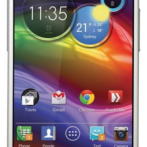 Nahezu randlos ist das 4,3-Zoll-Display des Razr M.