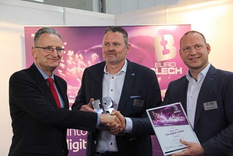 Anton Bax, Director, and Bas Versloot, International Sales Managers at Q-Fin Quality Finishing, receive the award in the third category, “E-Mobility”. (Stahl/ETMM)