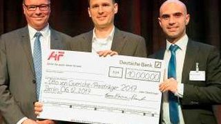 Das Gewinnerteam des diesjährigen OvG-Preises: Prof. Dr. Bernd-Arno Behrens, Dr. Sven Hübner und Dipl.-Ing. Masood Jalanesh vom IFUM Hannover (v.l.) (AiF)