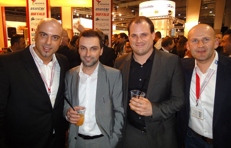 Gian-Piero Furioso (Littlebit), Zisis Lianas und Frank Seidel, (WD) und Tom Kompes (Littlebit)		 (IT-BUSINESS)