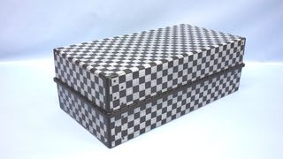 Dieses Leichtbau-Batteriegehäuse aus Composite wiegt 40 % weniger als seine Aluversion. Trotz der Compositewerkstoffe kann es günstig hergestellt werden, heißt es. (Fraunhofer-LBF)