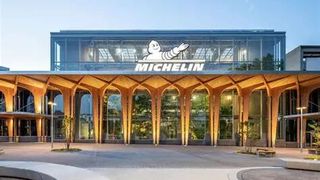Beim Reifenhersteller Michelin läuft es, wie bei vielen Autozulieferern, nicht wirklich rund. Nachdem man für das dritte Quartal 2025 das Ergebnis senken musste, befürchtet man für 2026 keine wirkliche Verbesserung der Geschäfte. (Bild: Michelin)
