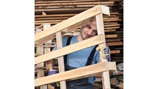 Die Transportpaletten der DIY-Branche bestehen im Unterschied zur Europalette häufig aus verschiedensten Größen und Typen. (Bild: Alba)