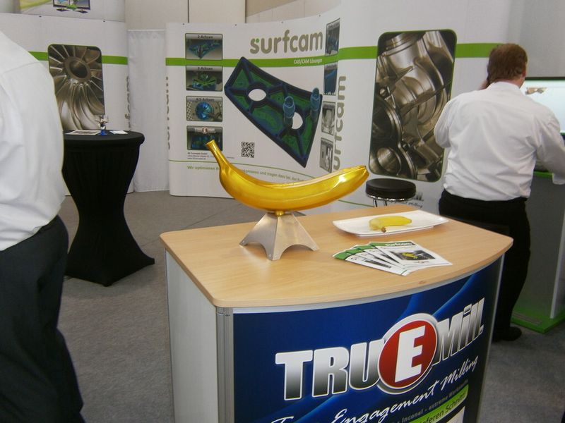 Und ab hier erleben Sie immer wieder, was es sonst noch so auf der Premiere der Moulding Expo zu erleben gab. Mit dabei sind ein Trabi, ein BMW i8, diverser Boliden der Formula Student, ein Rennsimulator, Bauteile, Werkzeugmaschinen und vieles Mehr...die Moulding Expo hat gemäß den Aussagen der Initiatoren ihr Versprechen erfüllt, der Branche eine neue, optimierte Präsentationsplattform zu bieten. (Bild: Königsreuther)