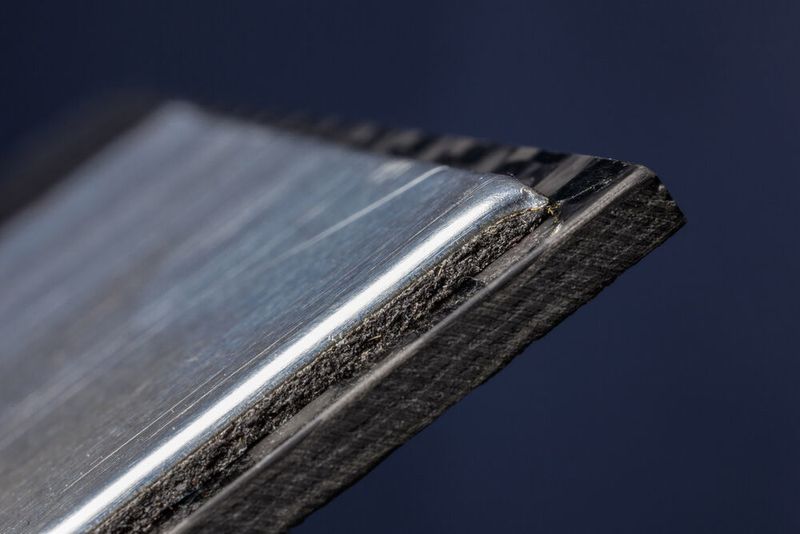 Sika Automotive ultraleichtes Constrained Layer Materialverbund. (Altair)