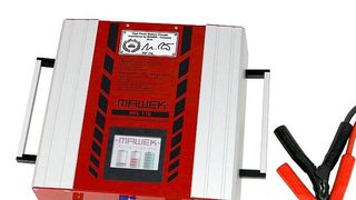 Das Ladegerät von Mawek ist mit Farbdisplay und Speicherkartenschacht ausgerüstet. (Foto: Mawek)