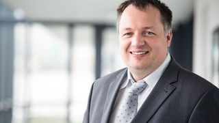 Dr. Thomas Kuhn, Hauptabteilungsleiter Embedded Systems am Fraunhofer-IESE und Projektleiter von Basys 4.0: „Eine protokollübergreifende Ende-zu-Ende-Kommunikation ist möglich.“ (Fraunhofer-IESE)