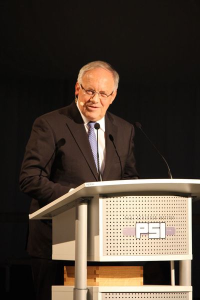 Bundesrat Johann Schneider-Amann hält an der Einweihung des SwissFEL beim Paul Scherrer Institute eine Rede. (Sergio Caré / VBM)