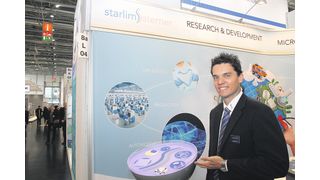 Danny Freund, Business Area Manager Life Science bei der Starlim Spritzguss GmbH, erklärt: „ Unsere Ventile sind aus LSR im Spritzguss-Verfahren hergestellt.“ (Bild: Finus)