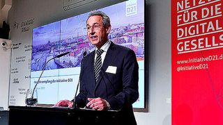 Der alte und neue D21-Präsident Hannes Schwaderer (D21)