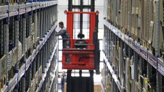 Bild 1: Ohne Software funktioniert im Lager kein Prozess. Veränderte Abläufe erfordern aber flexible Systeme. Konfigurieren statt Programmieren ist das Ziel. (Bild: Weber)