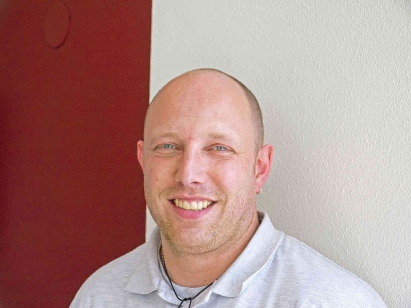 Dick de Vries, EL-Tec Elektrotechnologie: „Wir suchten einen Drehgeber, der keine mechanische Verbindung zur Welle der Winde hat und dauerhaft dicht bleibt. Da gab es dann im Grunde nur noch den Encoder von Turck.“ (Bild:Turck)