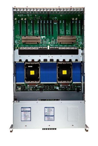 Auf dem Mainboard sitzen hier zwei Intel-Xeon-9600P-Prozessoren mit jeweils bis zu 128 P-Cores. Sie sind auf dem großen Sockel FCLGA7529 montiert. (Bild: Fsas)