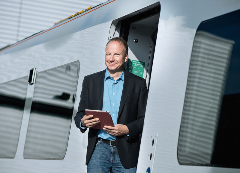 Ralf Beyer (47), Systemarchitekt bei Siemens Mobility in Erlangen, hat einen webbasierten Service für Schienenfahrzeuge erfunden. (Bild: Siemens)