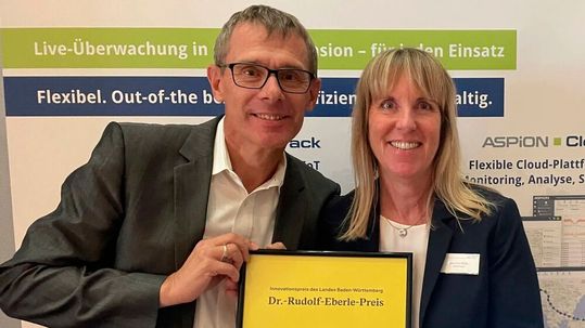 Schon zum zweiten Mal können Martina und Michael Wöhr den Innovationspreis des Landes Baden-Württemberg mit nach Hause nehmen – diesmal für ihren IoT-Multisensor-Datenlogger L-Track.(Bild:  Aspion)