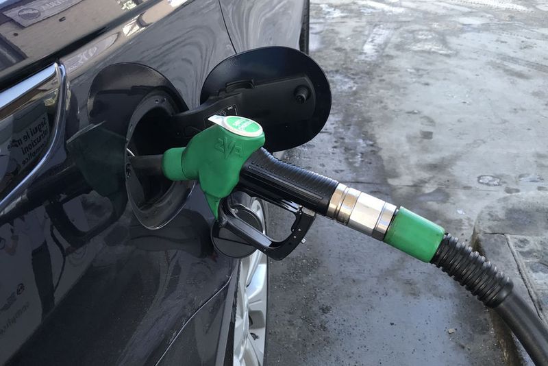 Beim Volltanken in Verbindung mit … (Michel / »kfz-betrieb«)