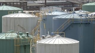 Lagertanks im Hamburger Hafen  (Bild: PTB)