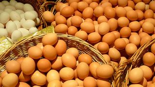 Redundant bedeutet, dass etwas doppelt oder mehrfach vorhanden ist. Der Begriff leitet sich von dem lateinischen Wort redundare ab (re = „zurück“ und unda = „Welle“) und steht im übertragenen Sinne für „überreichlich“, „wiederholt“ oder „überzählig“. (gemeinfrei - doroheine / Pixabay)