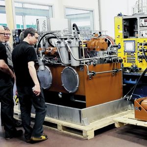 Prüfung des entwickelten Produkts nach engen Vorgaben.