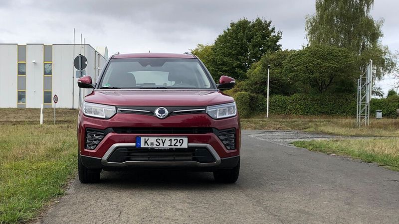 8. Der Lärmpegel: Knurrig ist der Motor schon ein bisschen. Vor allem wenn man mit höherer Geschwindigkeit auf der Autobahn unterwegs ist, wird es ein bisschen laut. Auch die Windgeräusche machen sich – der kantigen Form sei dank – recht deutlich bemerkbar.  (Bild: Wehner - Vogel Communications Group)