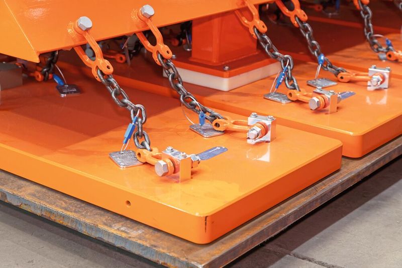 Ausgleichendes Aufhängesystem der Magnetmodule an der Magnettraverse. (Bild: Schunk)
