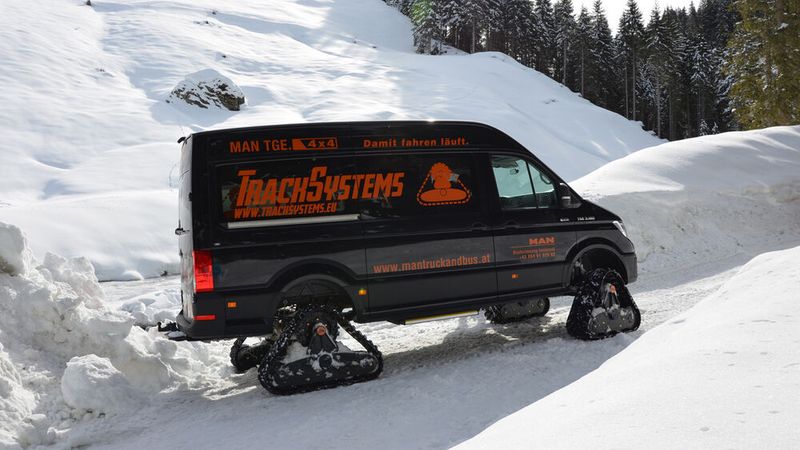 Munter geht es die Schneepiste rauf und runter. (Bild: MAn)