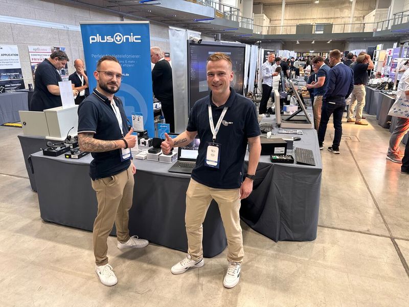 (l.) Dalibor Bogicevic und Christian Harsch (Allnet) konnte man jegliche Fragen zu den Produkten stellen. (Bild: Vogel IT-Medien GmbH)