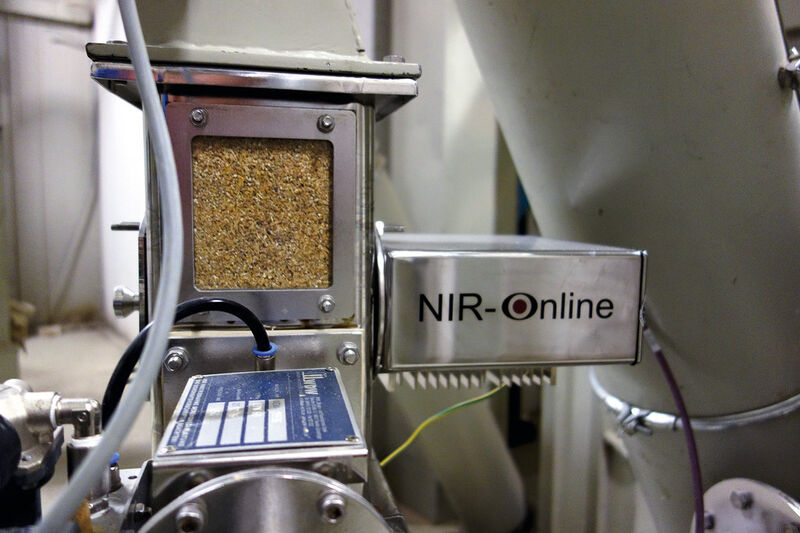 Abb.8: Die NIR-Online-Geräte sorgen für eine zeitnahe Kontrolle der Misch- und Pelletierprozesse. (Bild: Austing Mischfutterwerk)