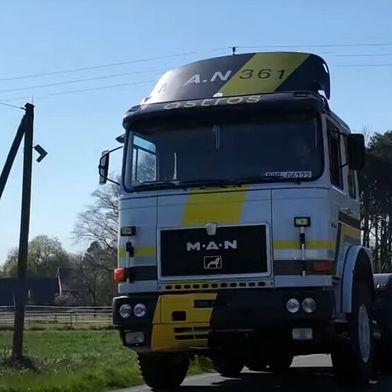 Der MAN F8 frisch restauriert. Bekannt wurde der Lkw durch die Serie „Auf Achse“.
 (Bild: (Bild: Eurotransport/Screenshot: Youtube))
